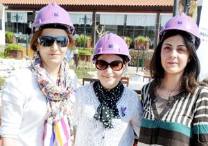 Kadınlara mor baretli mesaj