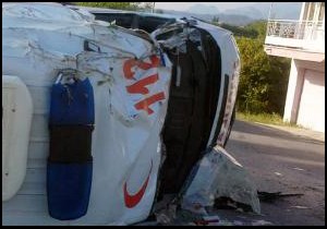 Evinde kalp krizi geçiren ambulans şoförü, gelen ambulans kaza yapınca yaşamını yitirdi