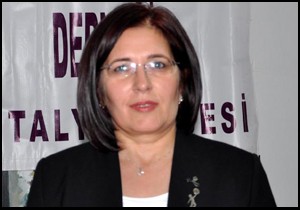 Cumhuriyet kadınlarının çelenk üzüntüsü
