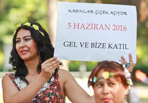 Antalya'da kadınlar çiçek açtı