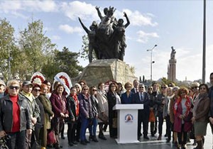 Muratpaşa'dan çelenk