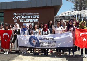 Kız öğrenciler Gençlik Kampı'nda buluştu