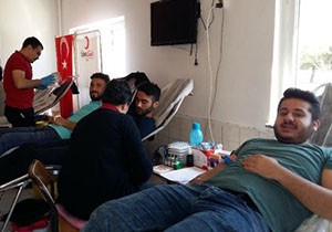 Öğrencilerden 104 ünite kan