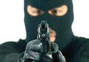 Döşemealtı'nda kar maskeli soygun