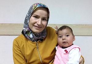 Karaciğeriyle bebeğini yaşama bağladı