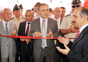 Gazetecilere vali gözaltısı