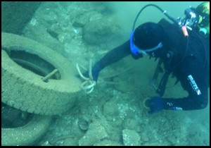 Kaş'ta deniz dibi temizlendi