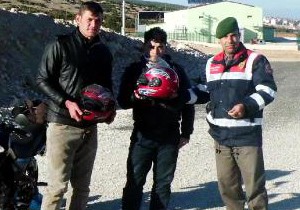 Jandarma kasksız sürücü kalmayıncaya kadar kask dağıtacak