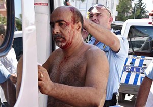 Antalya'da bıçaklı-sopalı kavga: 3 yaralı