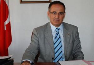 Gazeteciyi gözaltına aldırdı, kaydı sildirdi