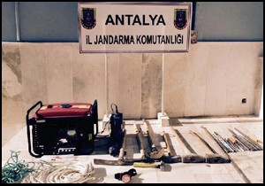 Korkuteli'de kaçak kazıya suçüstü