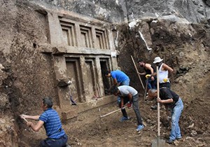 Arazi kazısında ortaya çıktı