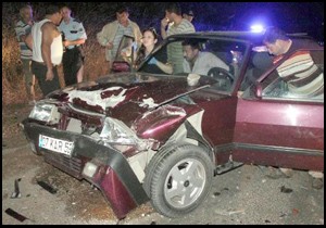 Kumluca'da trafik kazası: 3 yaralı
