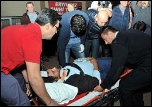 Midibüsle kamyonet çarpıştı: 4 yaralı