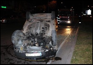 Orta refüje çıkıp takla attı