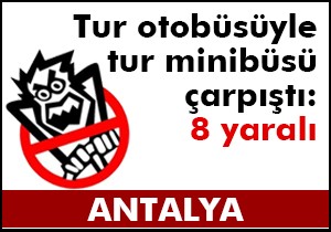Manavgat'ta tur otobüsüyle tur minibüsü çarpıştı: 8 yaralı