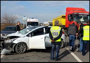 Koltuk değnekli alkollü sürücü önündeki kamyone çarptı