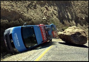 Subaşı'nın seçim aracına kaya parçası düştü: 1ölü, 4 yaralı