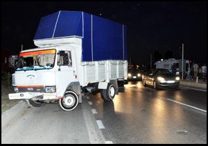 Manavgat'ta kamyon otomobille çarpıştı: 1 ölü, 3 yaralı