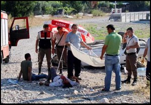 Yaralıları perde ve şemsiyeyle güneşten korudular