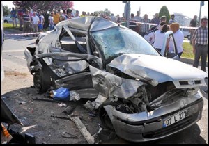Antalya da zincirleme kaza: 1 ölü, 2 yaralı