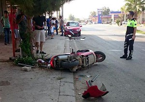 Otomobille çarpışan motosiklet sürücüsü hastanede öldü
