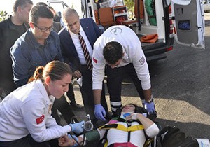 Bakan konvoyunun önünde feci kaza