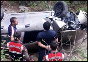 Hollandalılar otomobille uçuruma yuvarlandı: 1 ölü, 3 yaralı