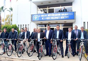 Kemer'de muhtarlar bisikletlerini aldı