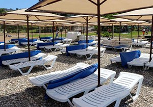 Kemer'de sahiller boş kaldı, turizmcinin umudu bayram tatili