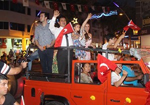Altın Nar Festivali'ne renkli kortej