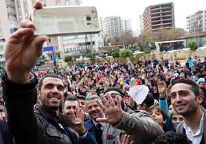 öğrencilerin jestine Kenan Sofuoğlu'dan jest