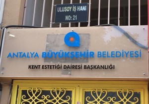 Aslan yattığı yerden belli olur