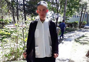 Kışlada cübbeli bir asker