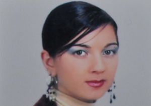 Karısının boğazını kesti