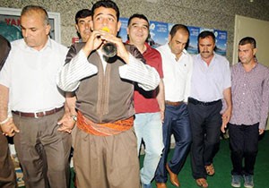 Çift kol nakilli Mustafa Sağır halay çekti