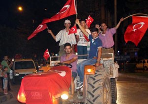 Traktör konvoyuyla darbe girişimine tepki