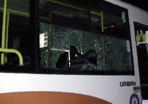 Antalya'da korsan göstericiler otobüs taşladı