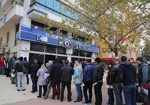 KOSGEB'de kredi sırası binayı sardı