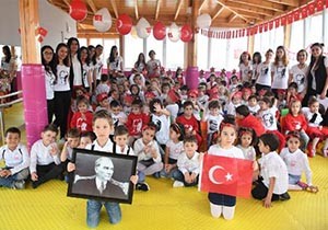 Konyaaltı kreşlerinde 'Cumhuriyet' coşkusu