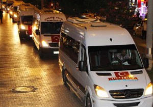 Kumluca'da ulaşım esnafından darbe girişimine tepki konvoyu