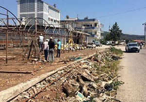 Kumluca'da yol genişletme çalışması