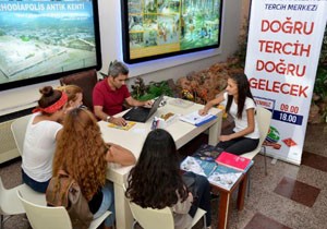 Üniversite Tercih Merkezi'nde öğrencilere danışmanlık hizmeti