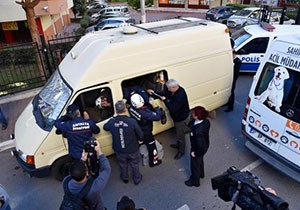 Minibüste bırakılan köpek kurtarıldı