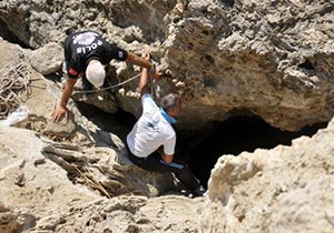 Falezlerden düşen kadını polis ve itfaiye kurtardı