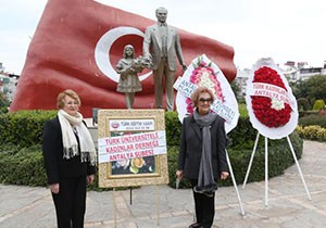 Kadınlar Kent Meydanı'nda 8 Mart'ı kutladı