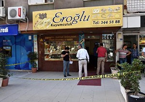 Kuyumcudan 6 bilezik çaldı