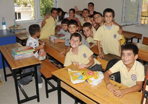 Müteahhid kaçınca eğitim gecekonduda başladı