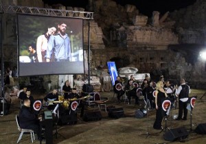 Side Antik Tiyatrosu'nda müzik dinletisi