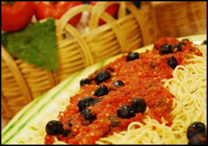 DOMATESLİ MANTAR SOSLU SPAGETTİ